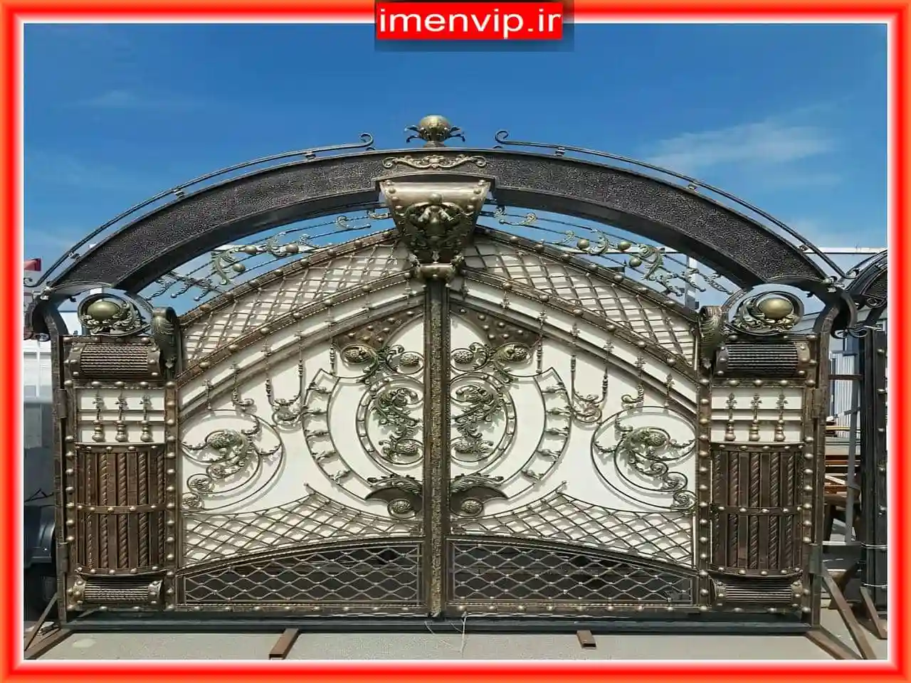 قیمت رقابتی و تنوع در طرح&zwnj;ها و رنگ&zwnj;های درب حیاط