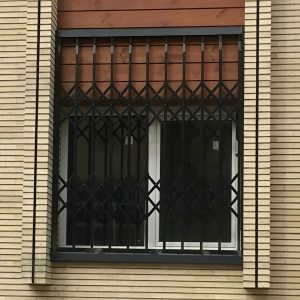 حفاظ پنجره متحرک ریلی مدل آکاردئون