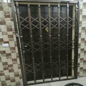 تصویر درب آکاردئونی پنج گل سلطنتی