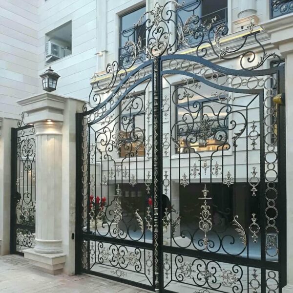 طراحی سفارشی درب ورودی فلزی