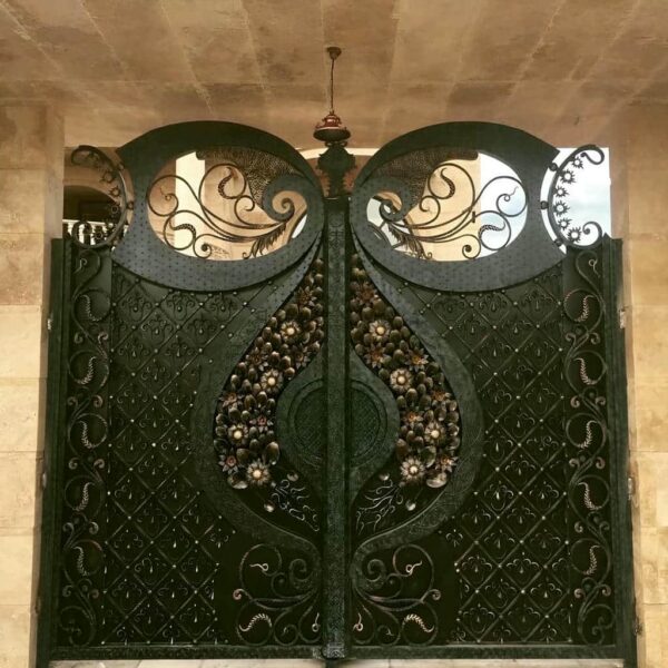 درب ورودی فرفورژه کلاسیک برای ویلا و ساختمان