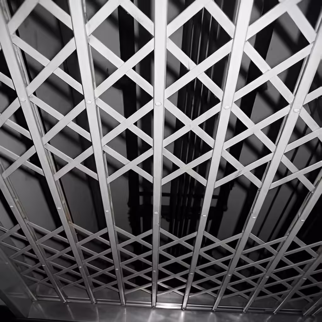 عکس حفاظ آکاردئونی ایتالیایی تسمه ساده و نقش دار سفید