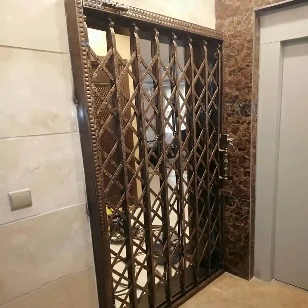 عکس حفاظ آکاردئونی تمام گل سلطنتی سفی