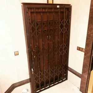 عکس انواع رنگ حفاظ آکاردئونی سه گل تسمه ۲ سانتی طلایی و قهوه‌ای