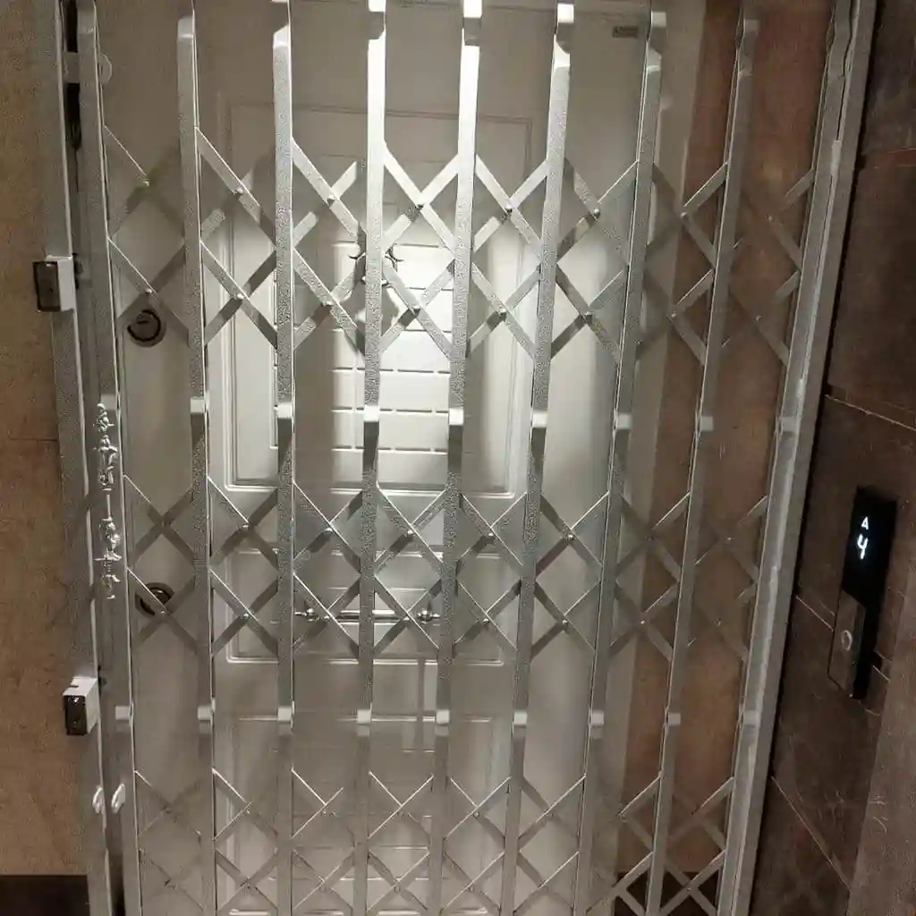 عکس حفاظ آکاردئونی سه گل تسمه دو سانتی رنگ سفید