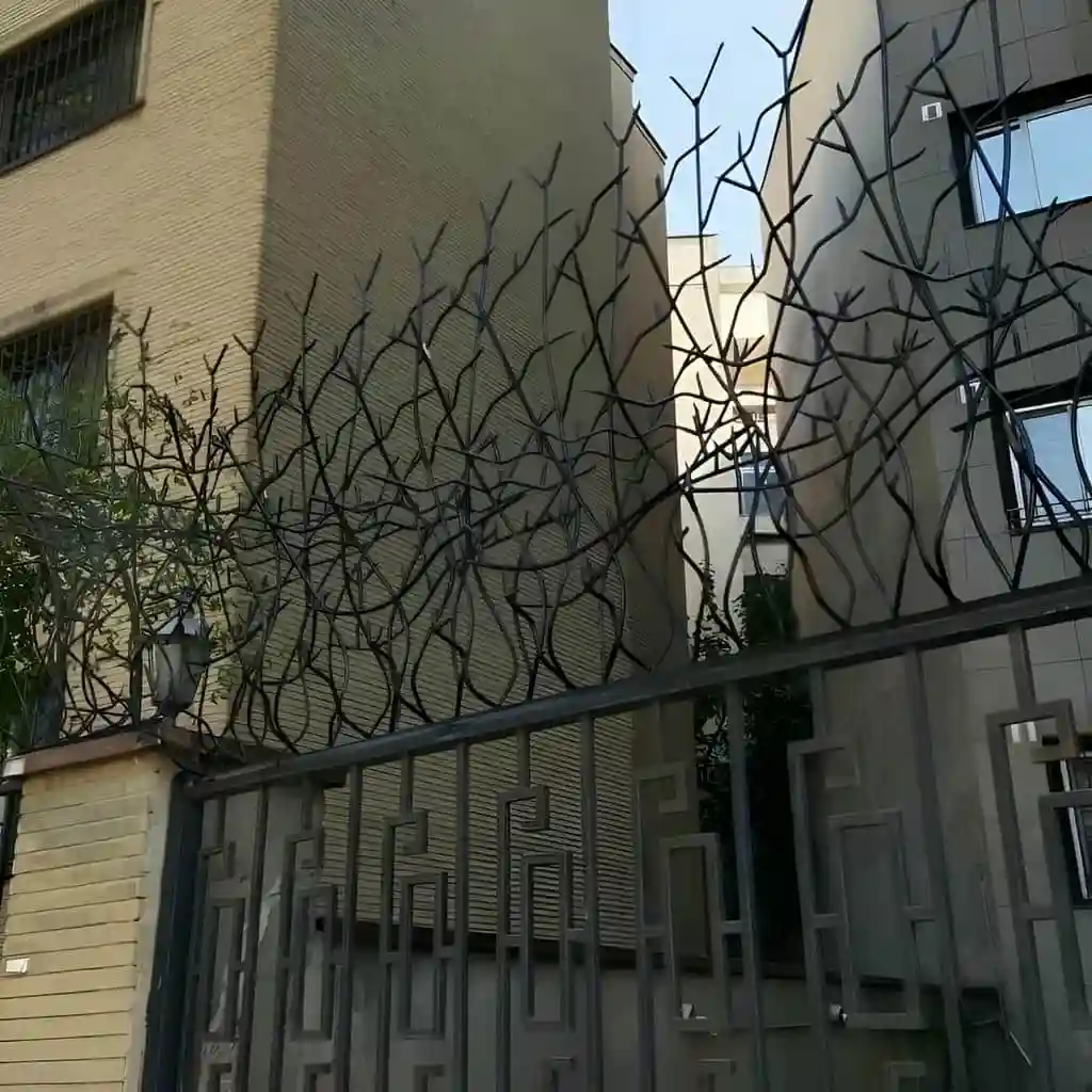 حفاظ شاخ گوزنی پایه بلند برای ویلاها و باغات