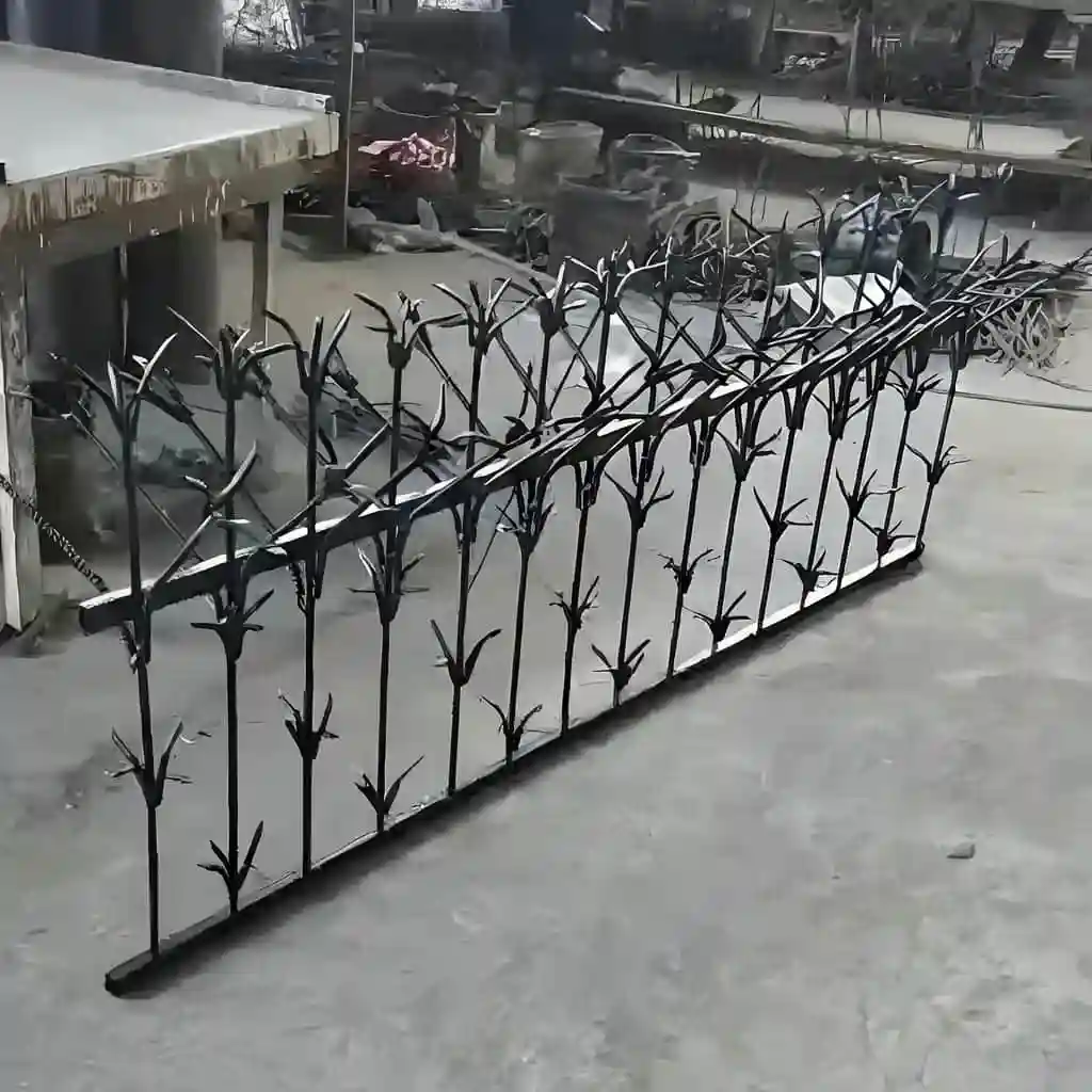 حفاظ شمشادی نصب شده بر روی دیوار