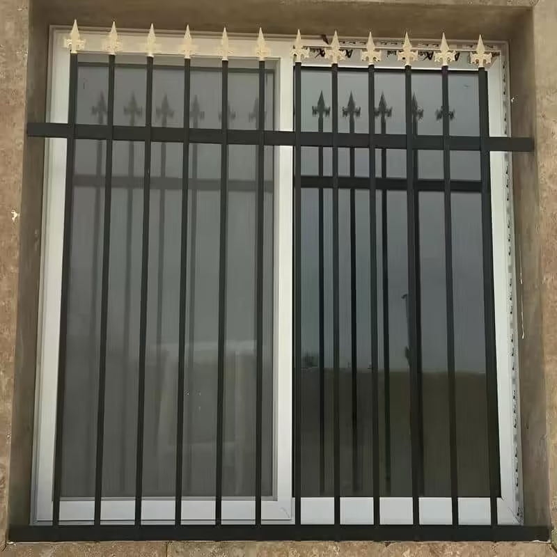 جزئیات سرنیزه‌های فلزی حفاظ پنجره مدل نیزه دار ساده