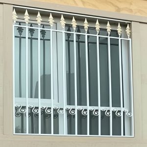 نمای هنری و زیبا حفاظ پنجره مدل نیزه مارپیچ