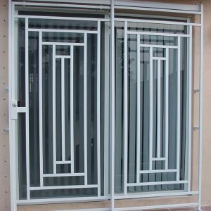 طراحی هندسی و متقارن حفاظ پنجره مدل کلاسیک مهرآهن