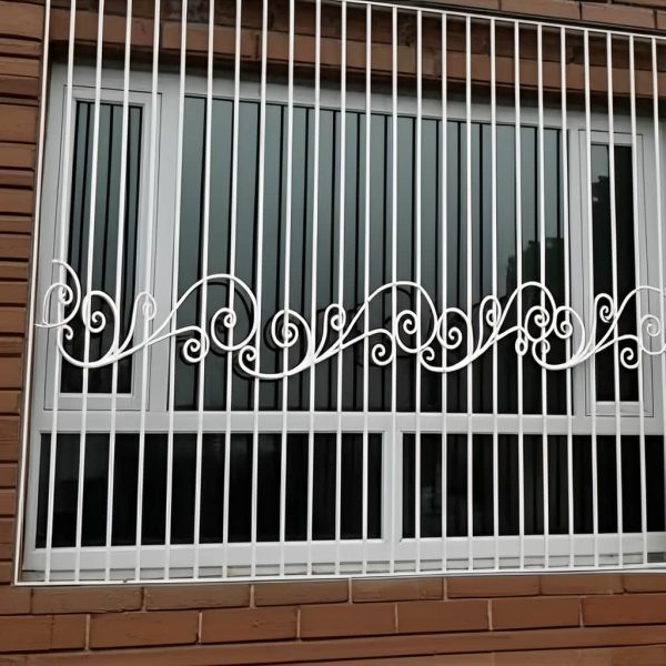 جزئیات طراحی گل نیلوفری حفاظ پنجره