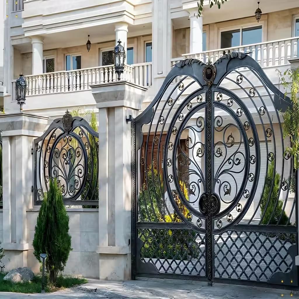 درب دایره مصور در ورودی ویلاهای مدرن