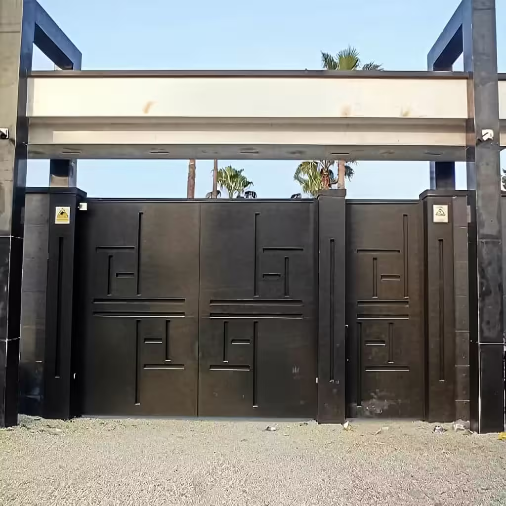 درب فلزی ضد سرقت ویلایی با طراحی مینیمال