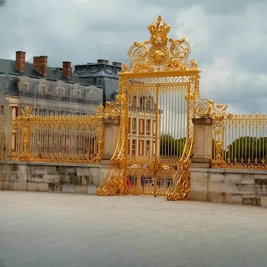 درب حیاط با طراحی سفارشی