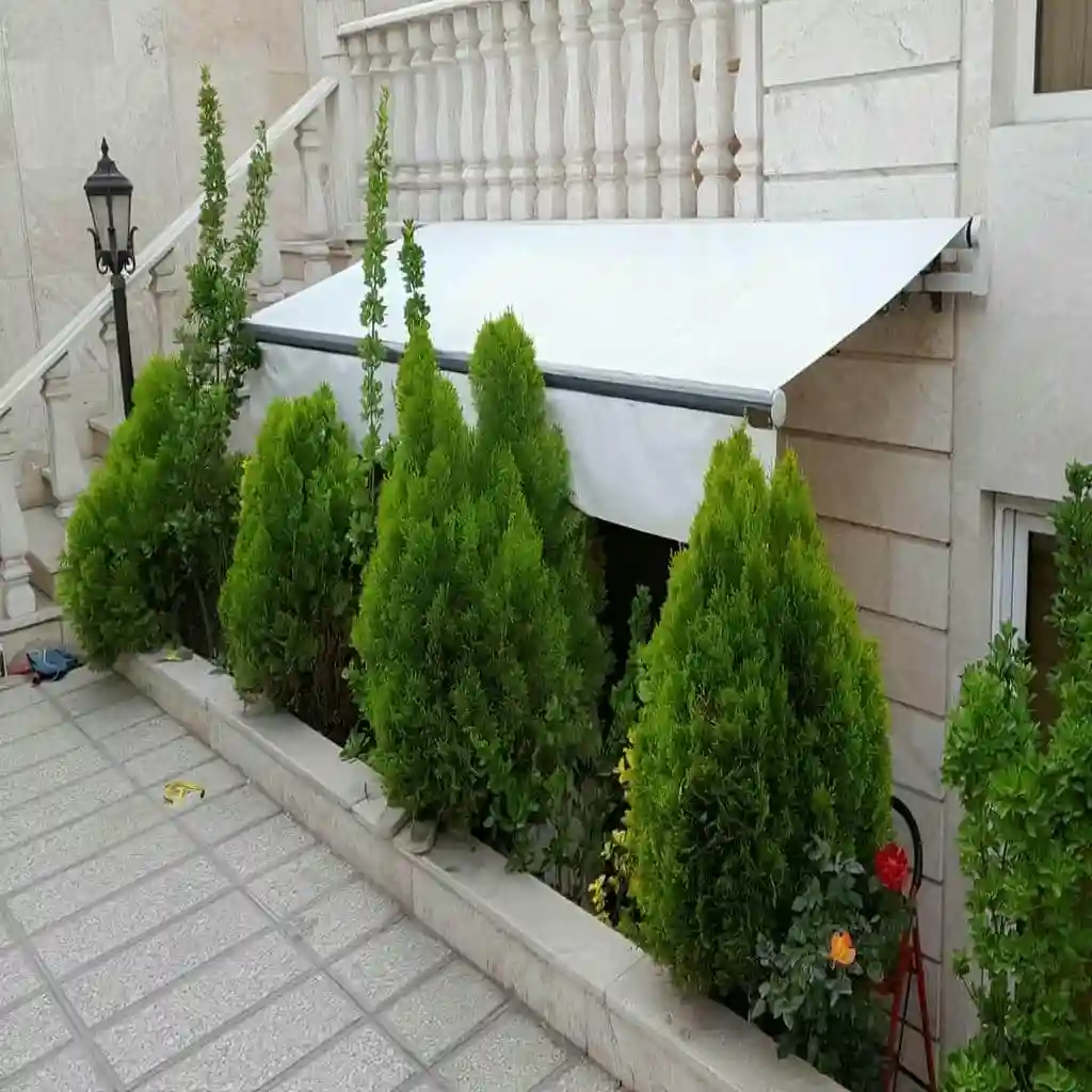 سایبان&zwnj; برقی بازویی برای تراس و سردر