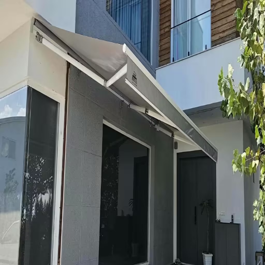 سایبان‌ برقی تاشو برای پرگولا و حیاط