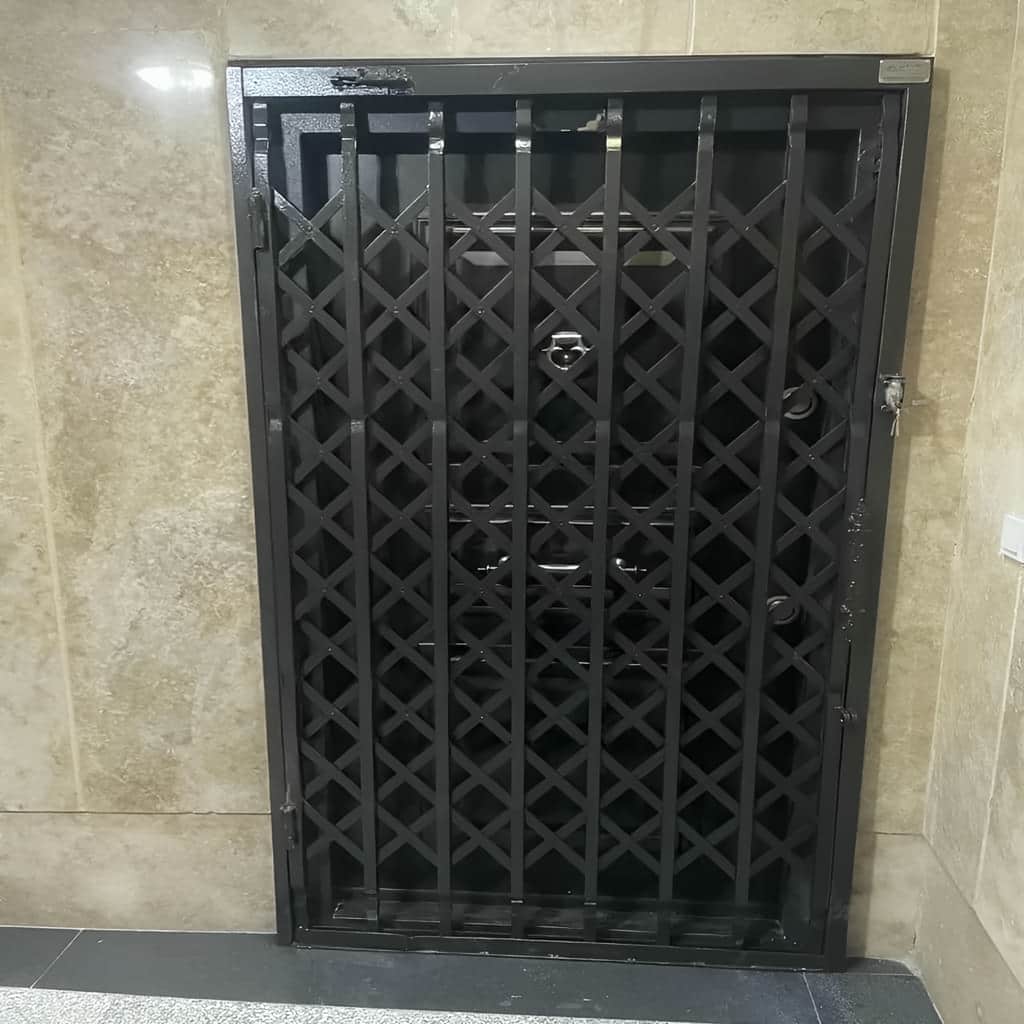 فروش درب آکاردئونی ساختمان پنج گل در استان گیلان
