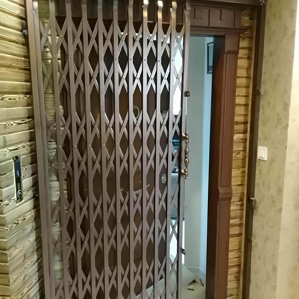 فروش درب آکاردئونی ساختمان پنج گل در کرمان