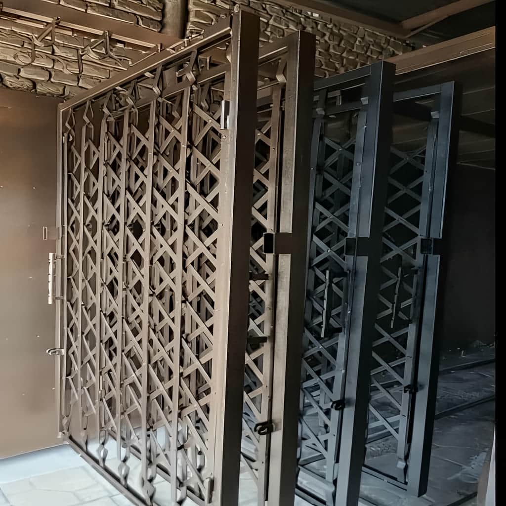 کارخانه درب آکاردئونی حفاظ ساختمان پنج گل در شیراز