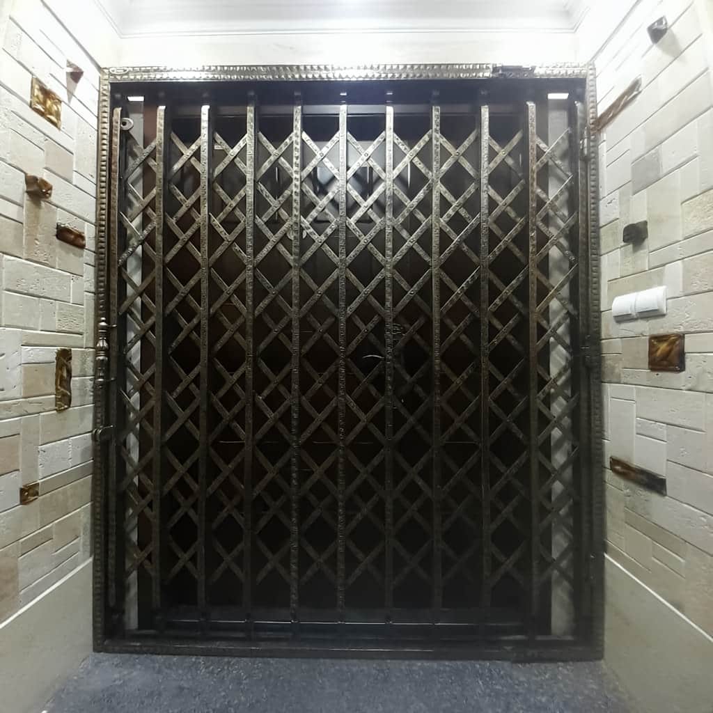 خرید درب آکاردئونی حفاظ ساختمان سلطنتی در سیرجان
