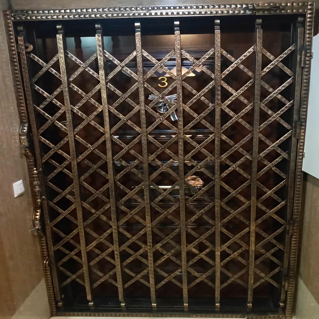خرید درب آکاردئونی حفاظ ساختمان سلطنتی در کاشان