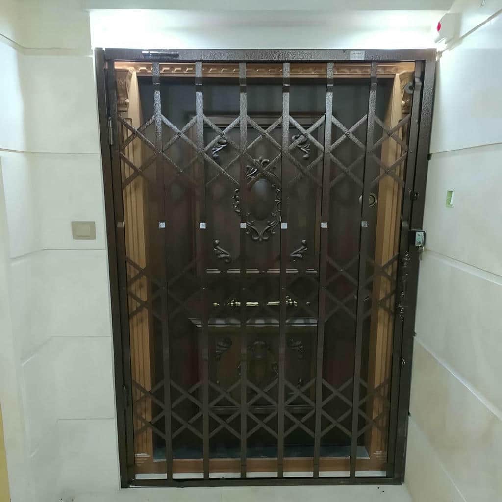 درب آکاردئونی ساختمان در تبریز