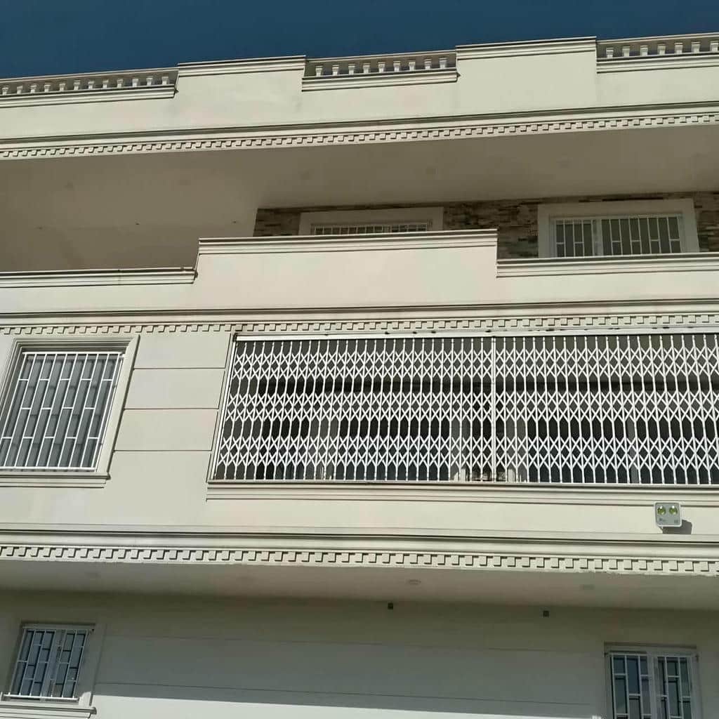 نصب درب آکاردئونی حفاظ ساختمان ریل روان در بومهن