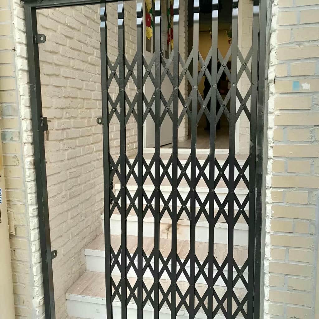 نصب درب آکاردئونی چهارگل در عظیمیه کرج