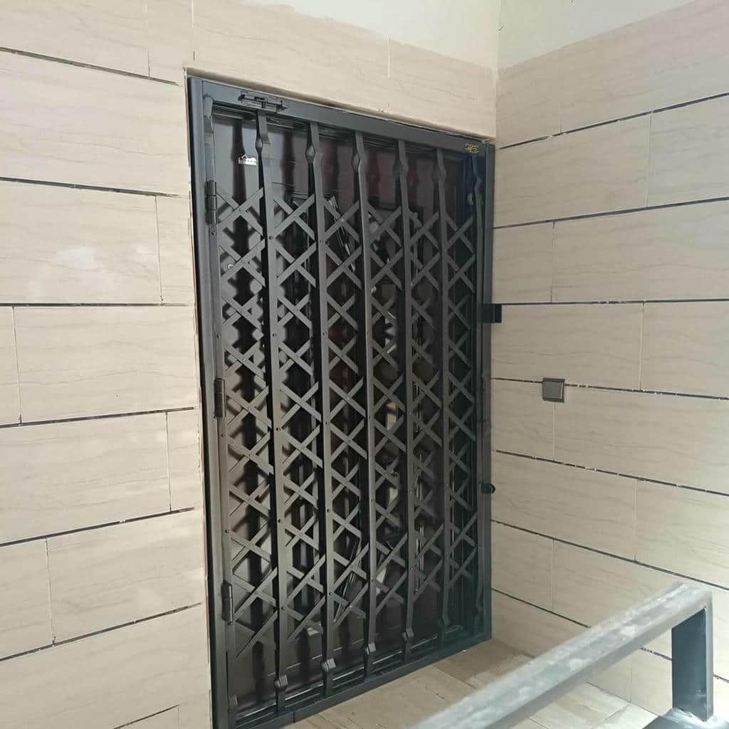 نصب درب آکاردئونی ساختمان چهارگل در بندر دیلم