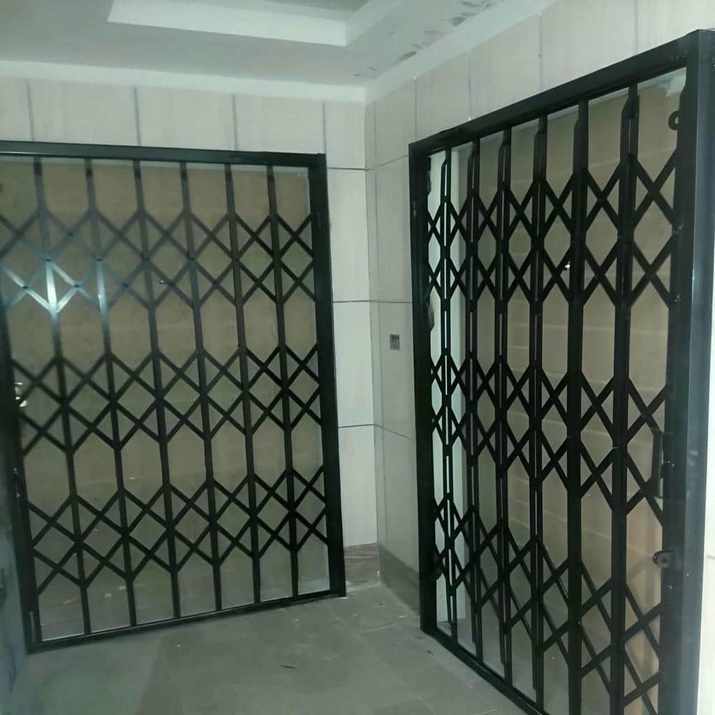 نصب درب آکاردئونی حفاظ ساختمان چهارگل در لواسان