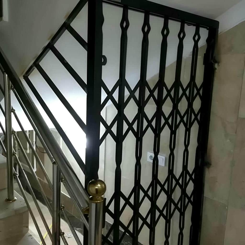 نصب درب آکاردئونی حفاظ ساختمان چهارگل در همدان