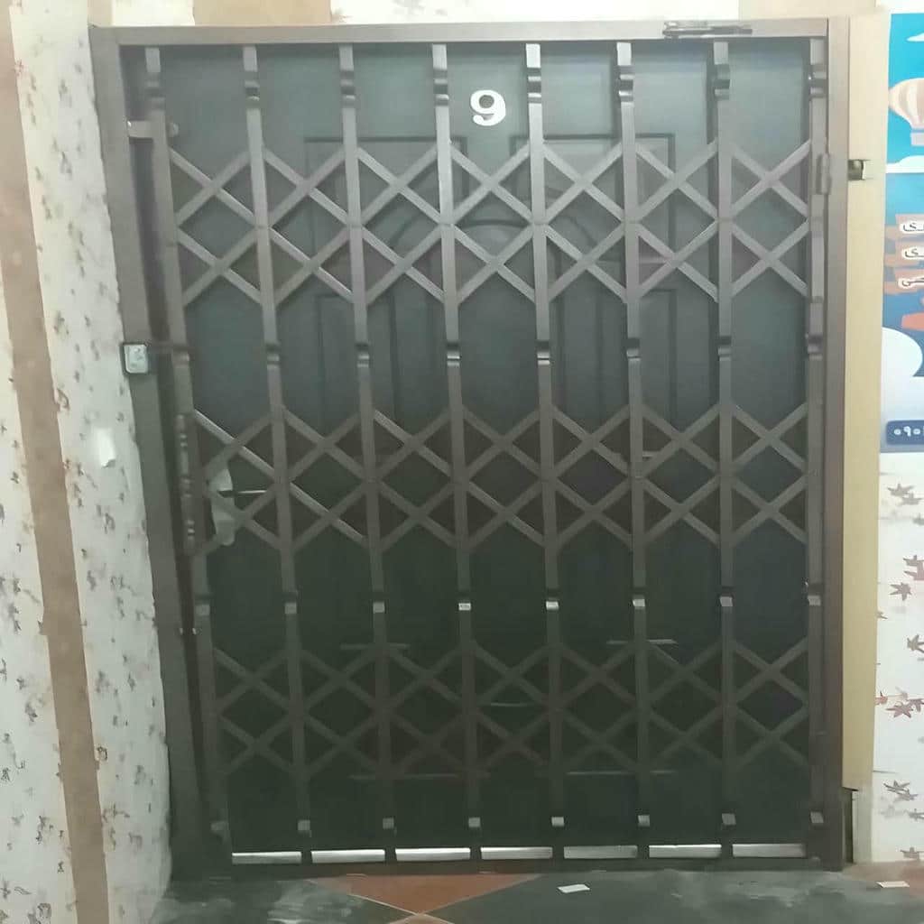 درب آکاردئونی حفاظ ساختمان در قشم