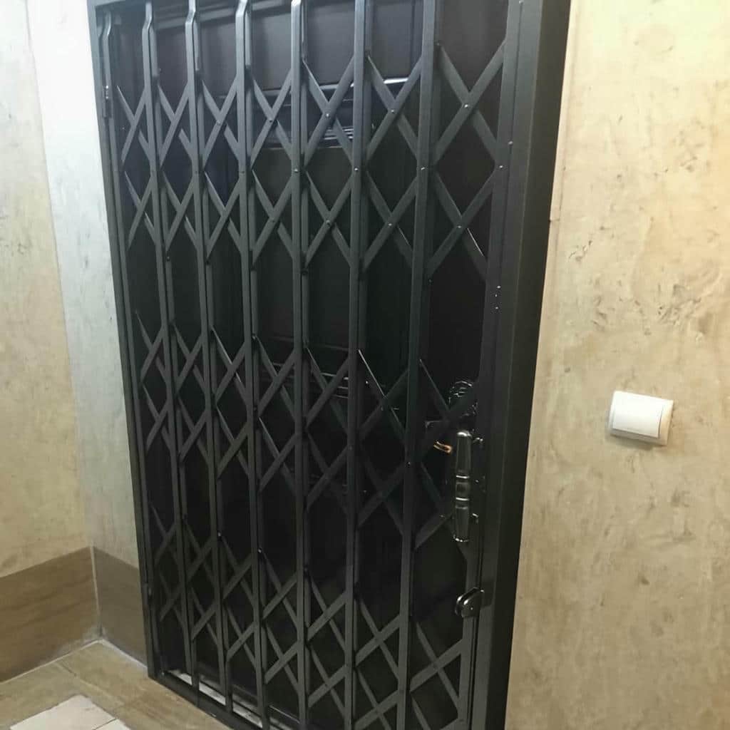 نصب درب آکاردئونی ساختمان چهارگل در مشهد