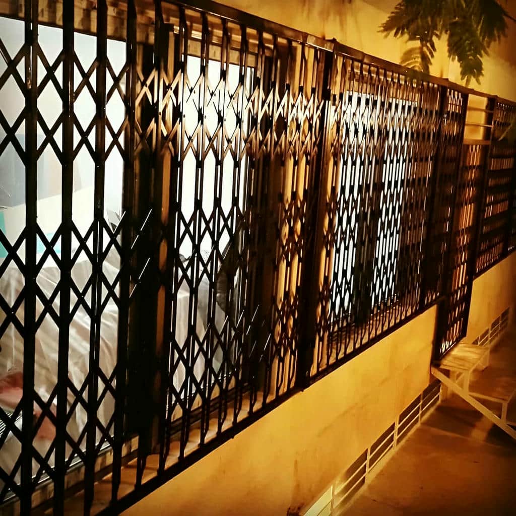 نصب درب آکاردئونی ساختمان چهارگل در محمودآباد
