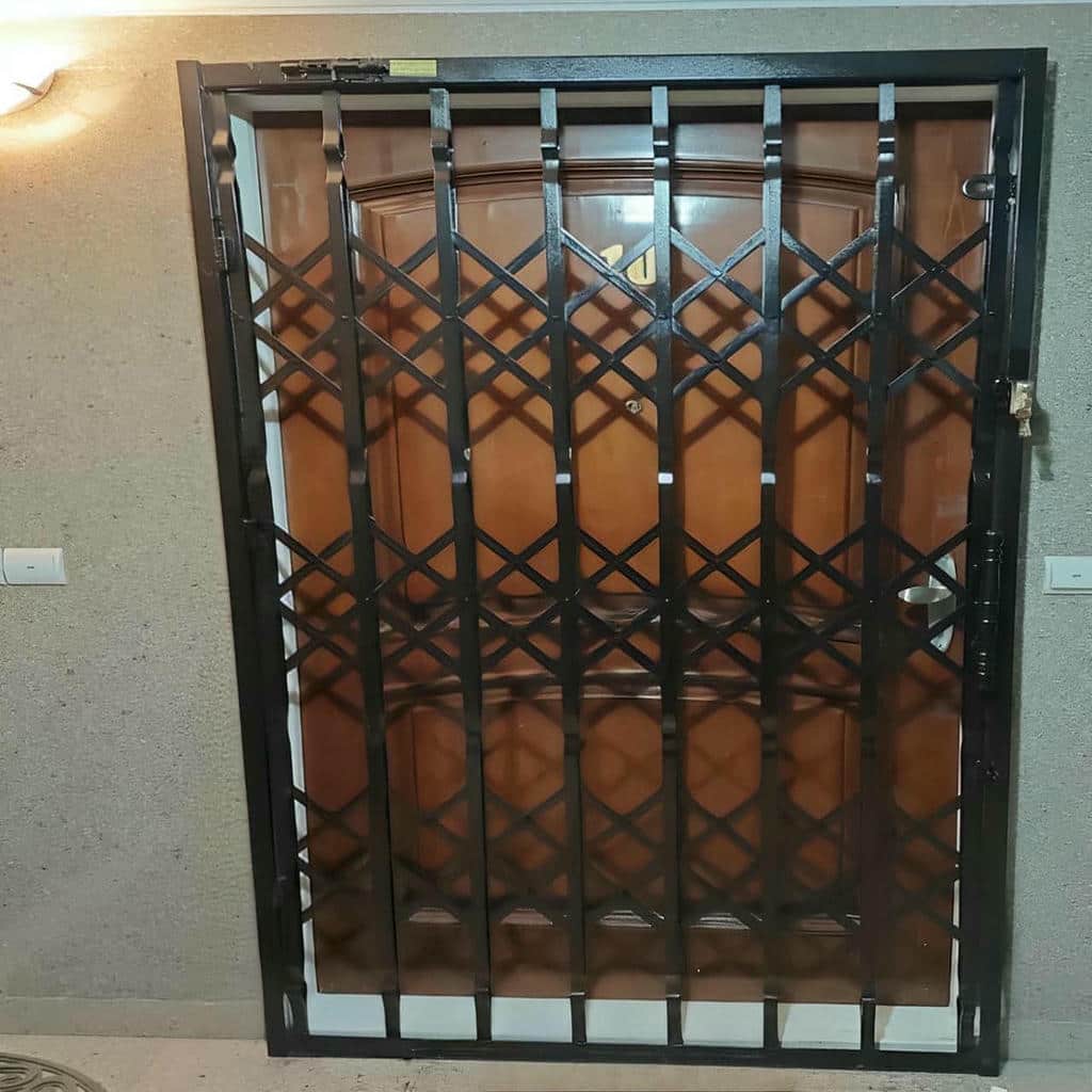 درب آکاردئونی ساختمان در استان گیلان