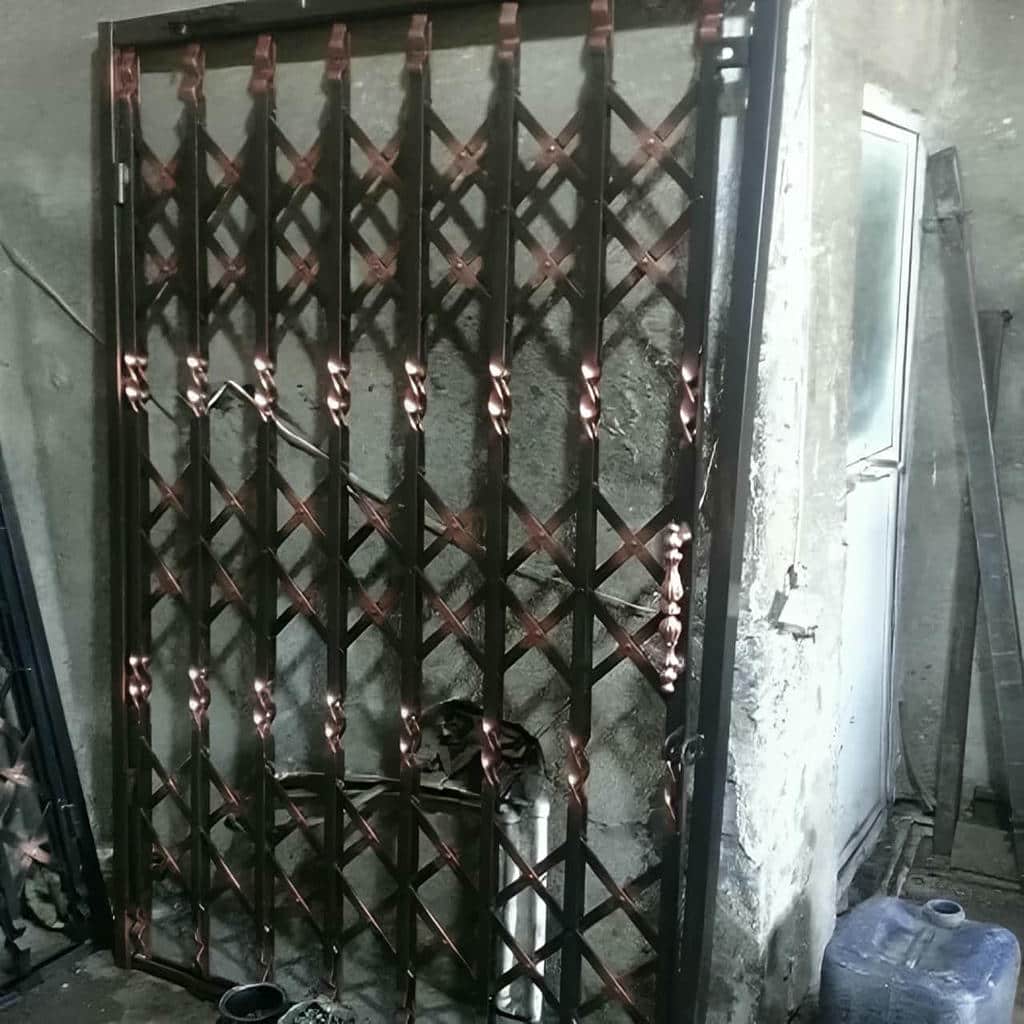 نصب درب آکاردئونی حفاظ ساختمان ریل روان در پردیس
