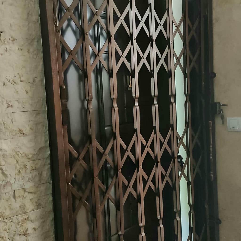 درب آکاردئونی حفاظ ساختمان در لواسان