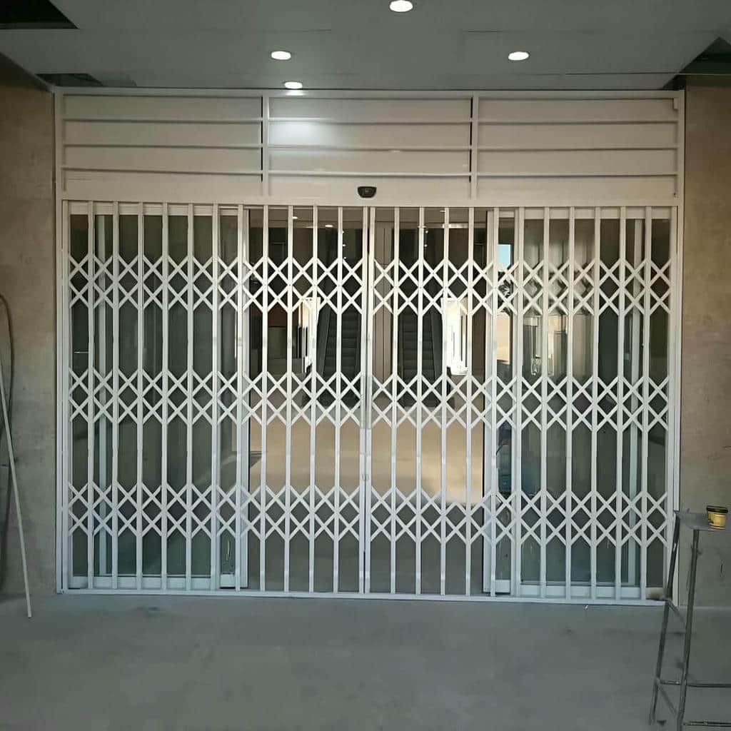نصب درب آکاردئونی ساختمان چهارگل در بندر لنگه