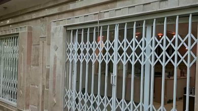 درب آکاردئونی ساختمان در گنبدکاووس