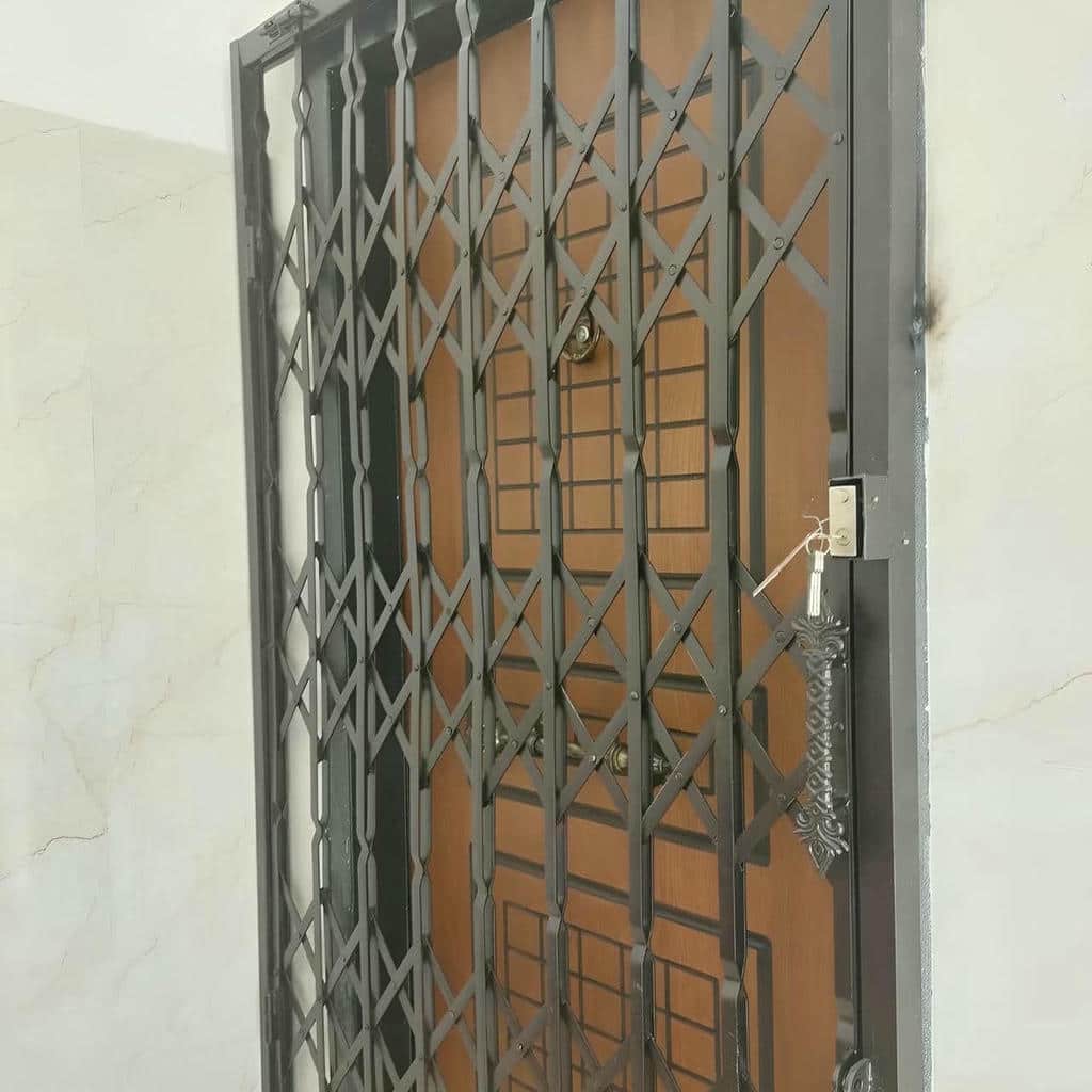 درب آکاردئونی حفاظ ساختمان در بجنورد