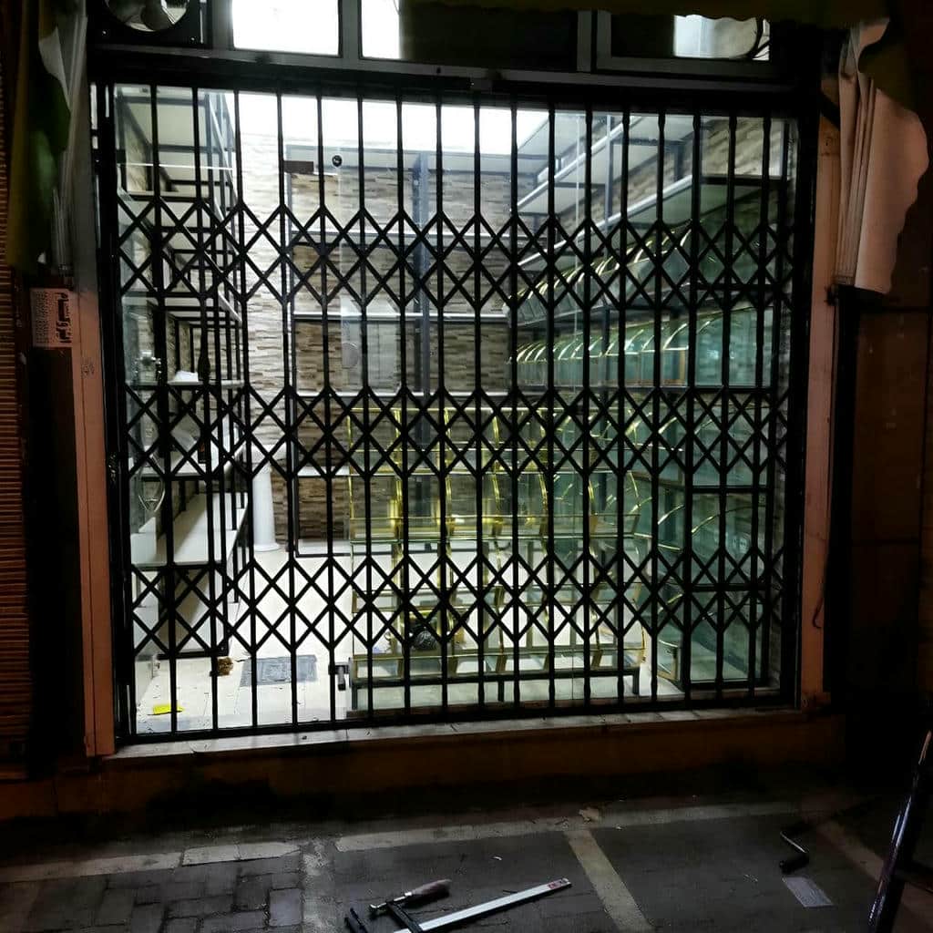 نصب درب آکاردئونی ساختمان چهارگل در ساری