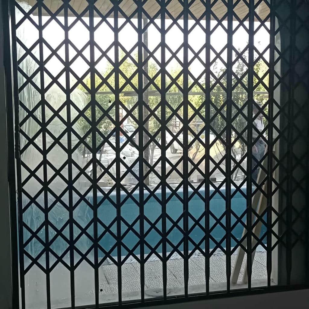 درب آکاردئونی در کمال شهر