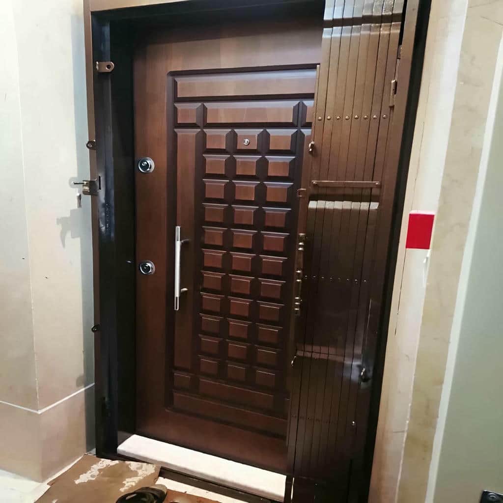 نصب درب آکاردئونی حفاظ ساختمان چهارگل در فشم نصب درب آکاردئونی حفاظ ساختمان چهارگل در فشم