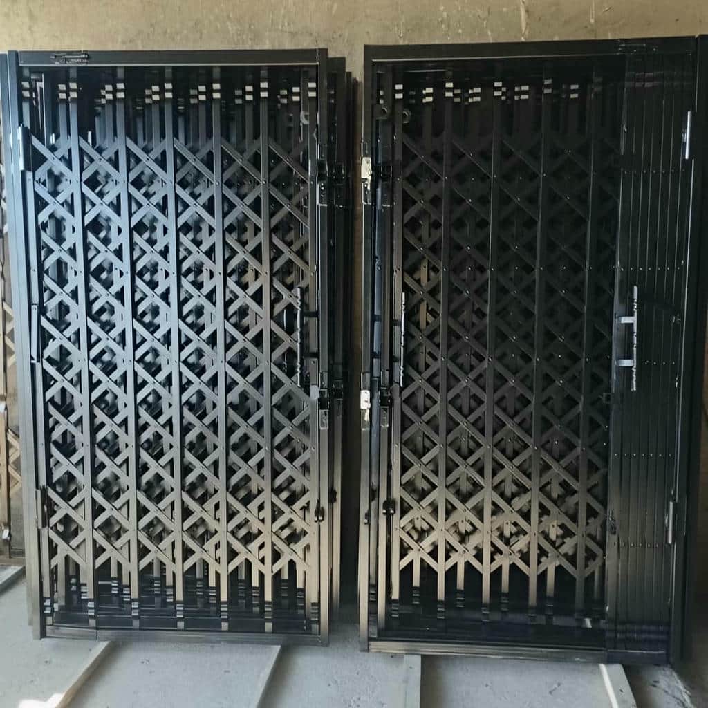 نصب درب آکاردئونی حفاظ ساختمان ریلی در قائمشهر