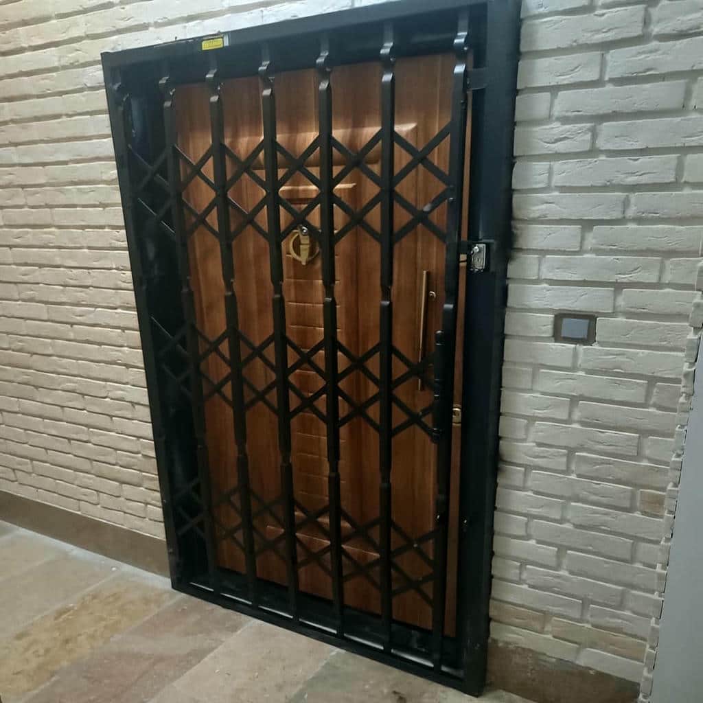 درب آکاردئونی ساختمان در استان مازندران