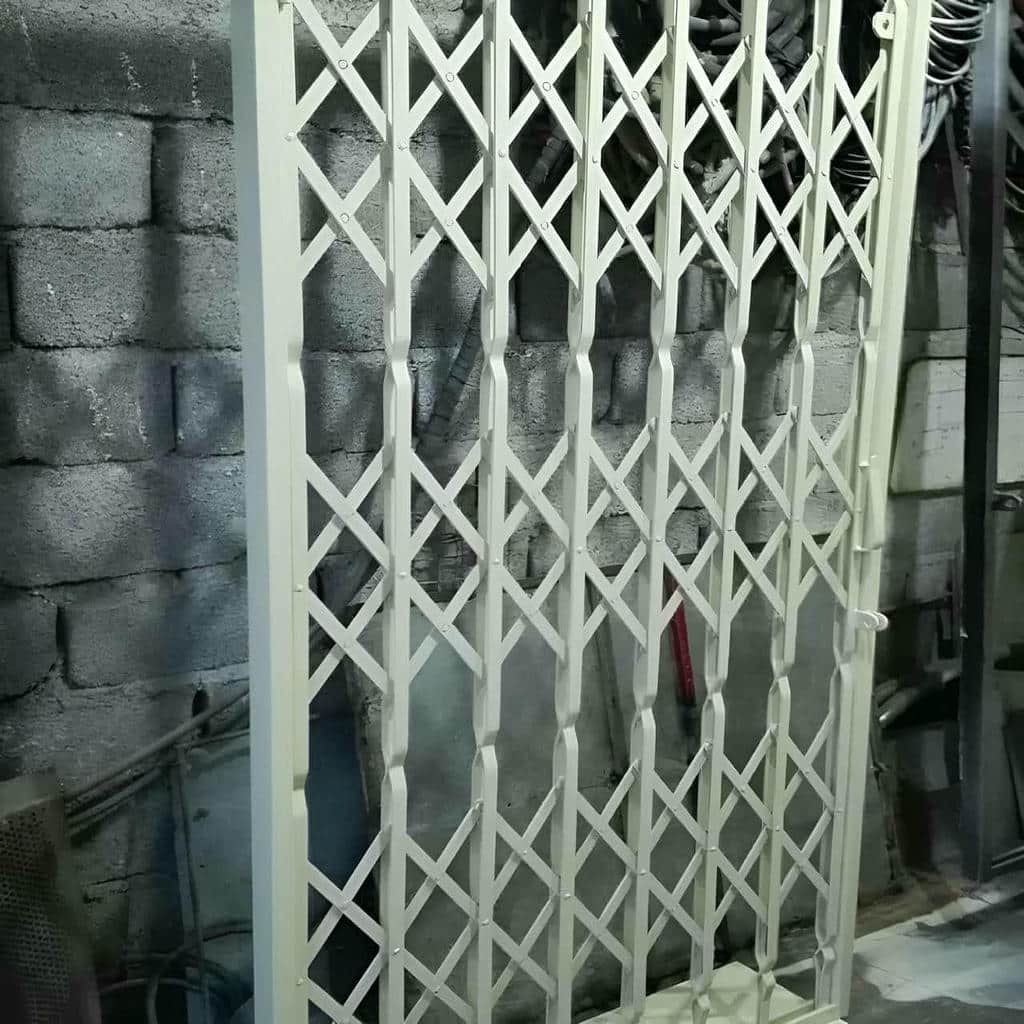 درب آکاردئونی حفاظ ساختمان در مریوان
