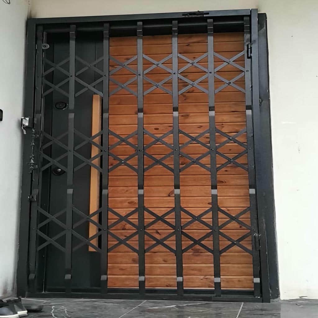 درب آکاردئونی ساختمان در اهواز