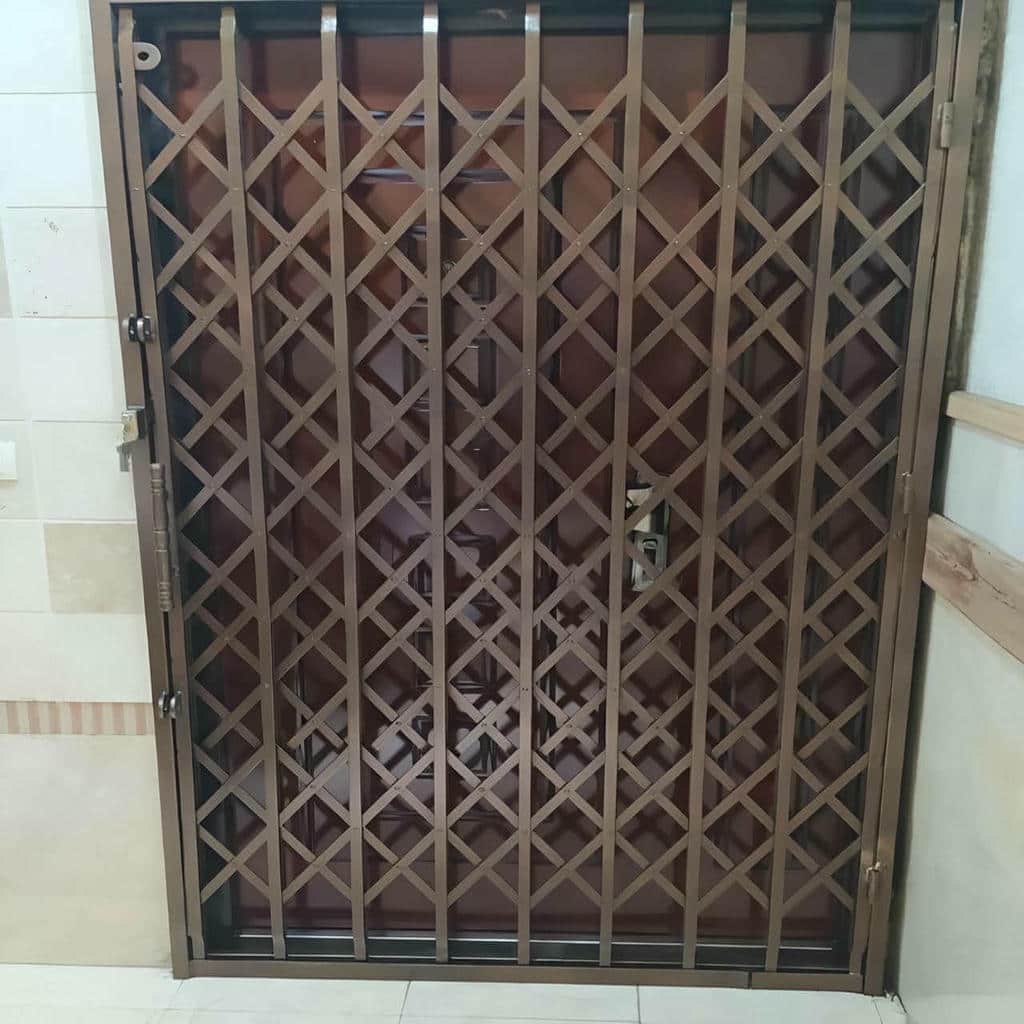 نصب درب آکاردئونی ساختمان چهارگل در تبریز