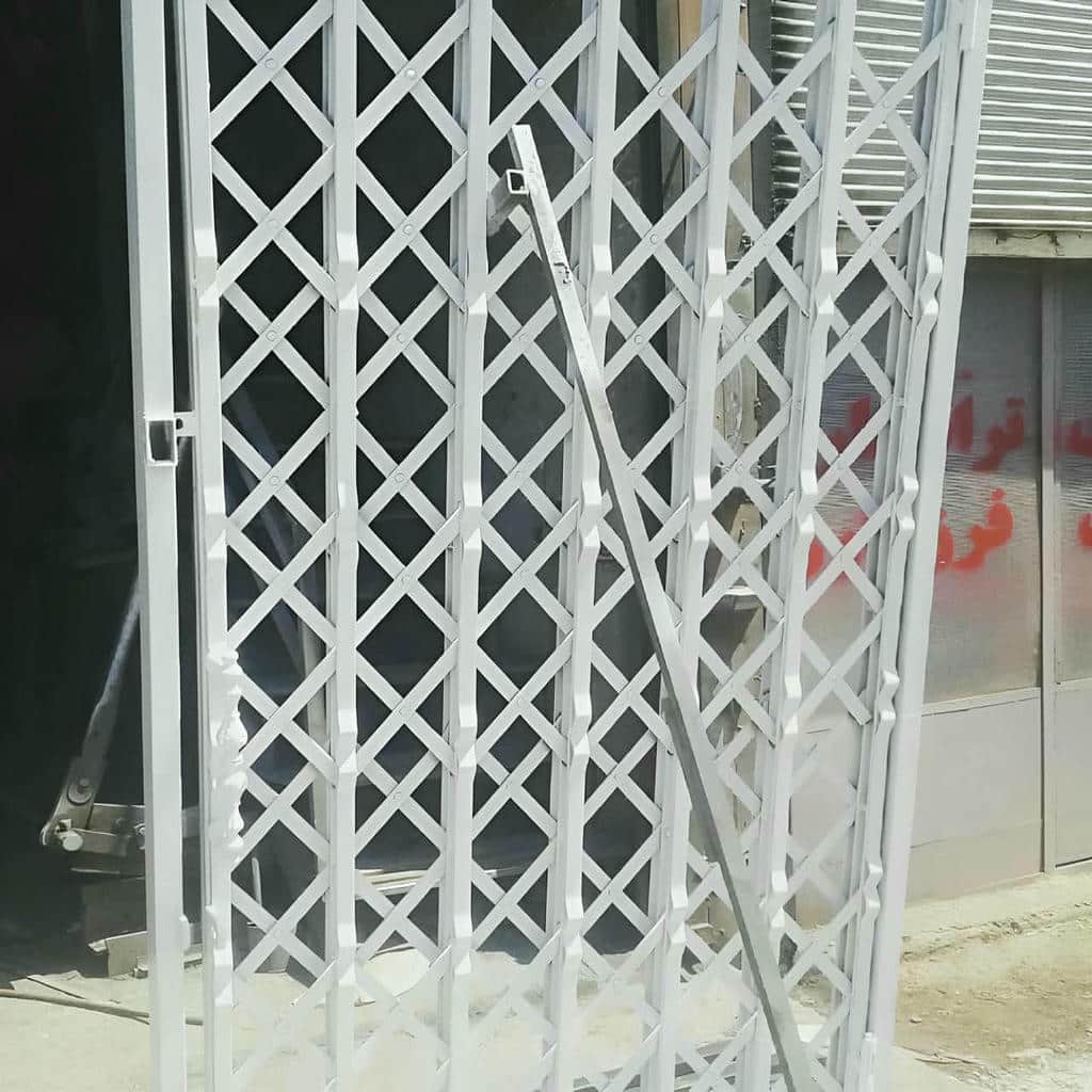 نصب درب آکاردئونی حفاظ ساختمان چهارگل در یاسوج