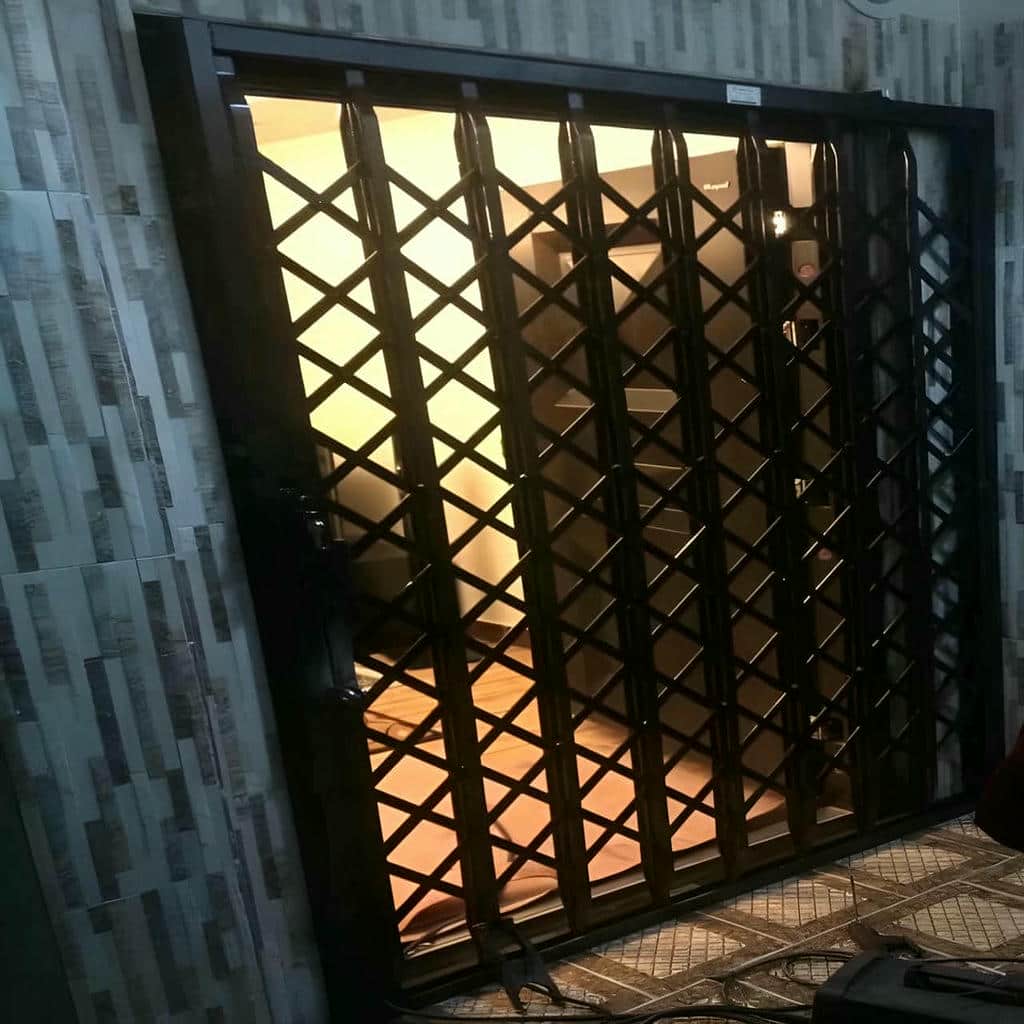 نصب درب آکاردئونی حفاظ ساختمان ضدزنگ در سیرجان